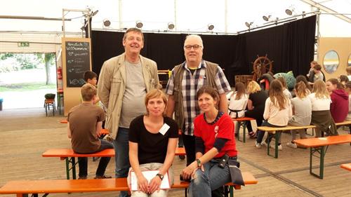 Christoph Honig und Sonja Hirschberg von Akki, sowie Ulrich Deinet und Lisa Scholten von der HSD im Düsseldörfchen.