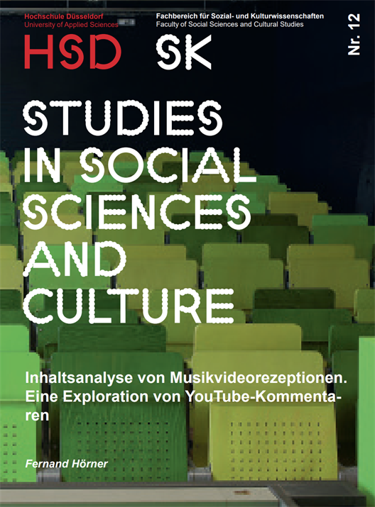 Das Bild zeigt die Titelseite der zwölften "Studies in Social Science and Culture" in der HSD-Schriftart mit dem Titel "Inhaltsanalyse von Musikvideorezeptionen. Eine Exploration von Youtube-Kommentaren" von Fernand Hörner. Im Hintergrund ist ein Vorlesungssaal der HSD zu sehen mit grünen Stühlen. 