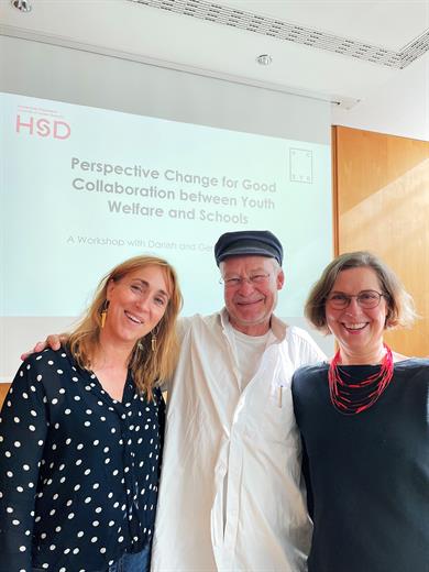 Die Wissenschaftler*innen Charlotte Ørnskov (UC SYD), Bo Morthorst Rasmussen (UC SYD) und Kathrin Gräßle (HSD) (v.l.n.r.) vor ihrem Workshop auf dem 18. Deutschen Kinder- und Jugendhilfetag.