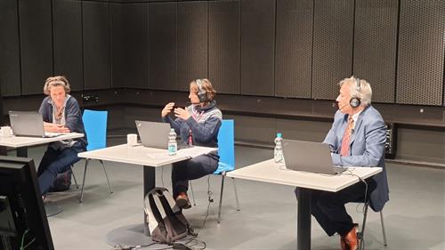 Susanne Tyll, Prof. Dr. Manuela Weidekamp-Maicher and Prof. Dr. Manfred Wojciechowski confer together in the TiWo advisory board meeting.