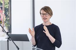 Hier sehen Sie Anke Ebel